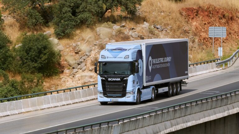 Elektryczna podróż Scania: 20 000 km dowodów. lekcje z europejskiego roadshow